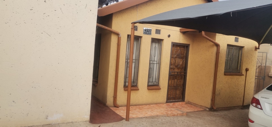 3 Bedroom Property for Sale in Ililiba Gauteng