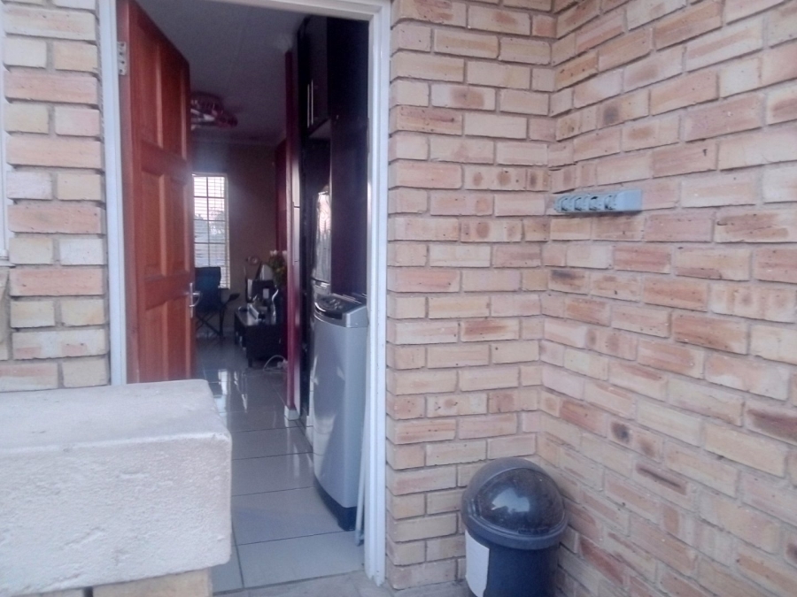 2 Bedroom Property for Sale in Heuwelsig Estate Gauteng
