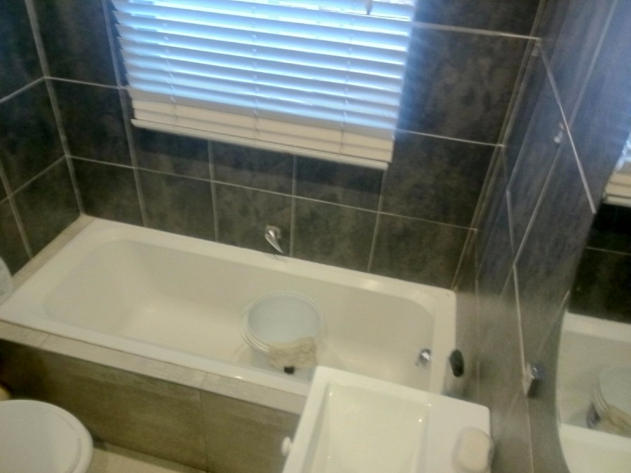 2 Bedroom Property for Sale in Heuwelsig Estate Gauteng