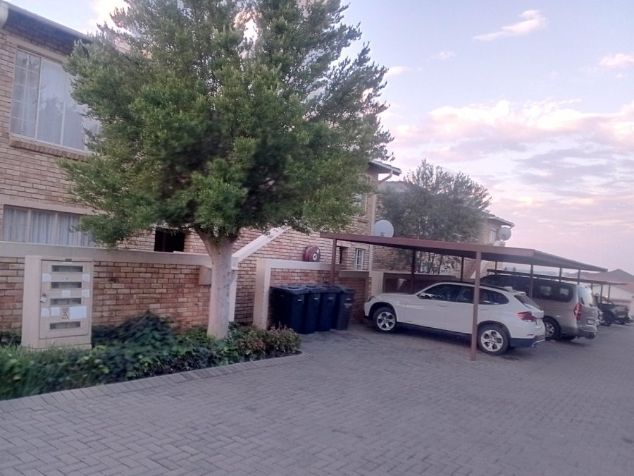 2 Bedroom Property for Sale in Heuwelsig Estate Gauteng