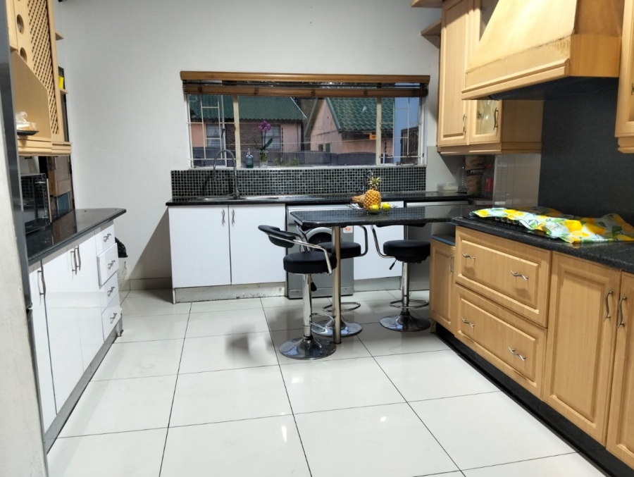 3 Bedroom Property for Sale in Glen Marais Gauteng