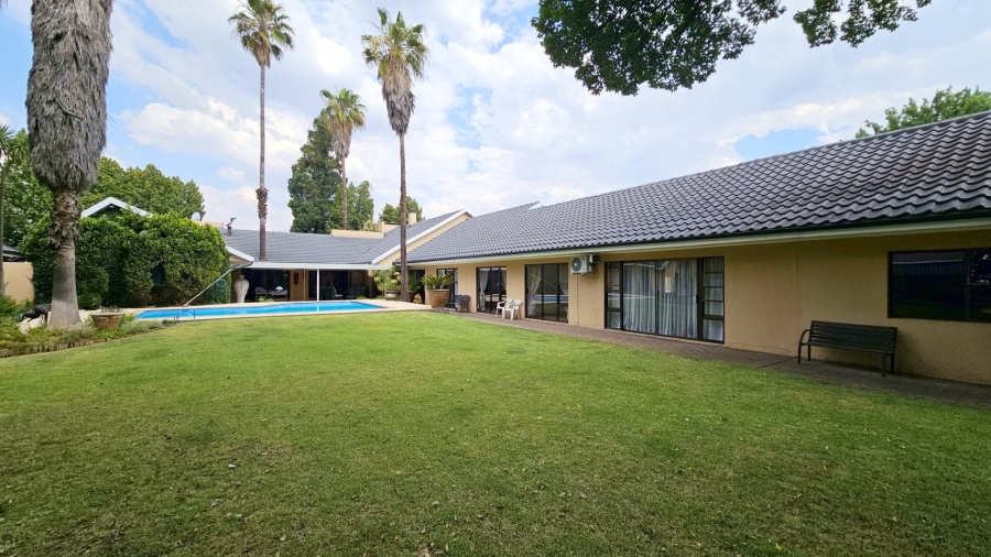 4 Bedroom Property for Sale in Three Rivers Proper Gauteng