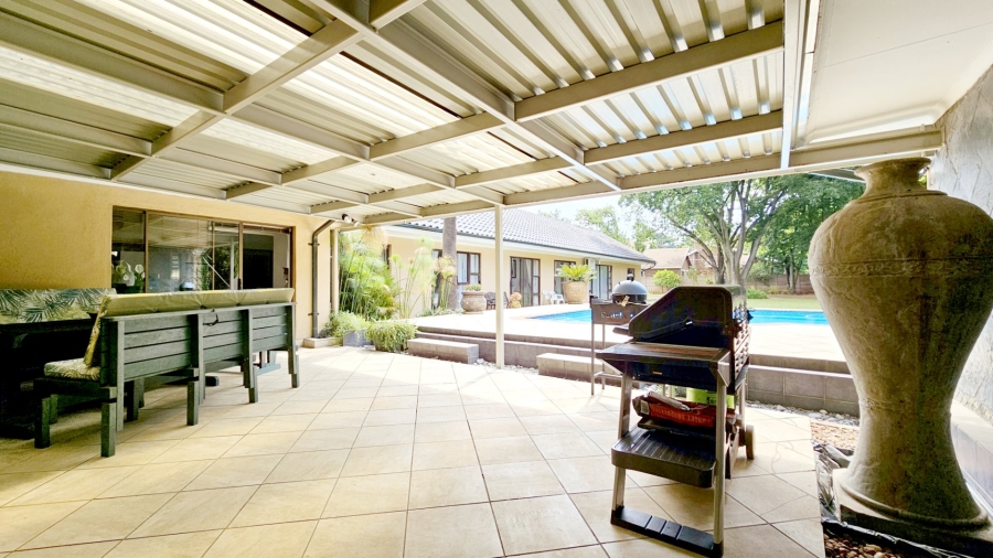 4 Bedroom Property for Sale in Three Rivers Proper Gauteng