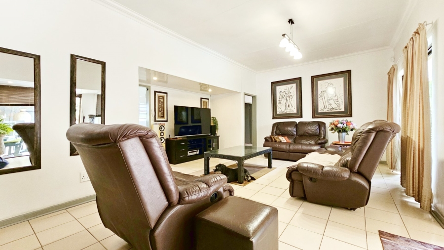 4 Bedroom Property for Sale in Three Rivers Proper Gauteng