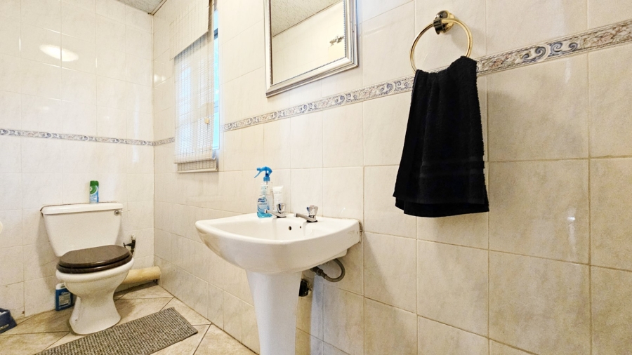 4 Bedroom Property for Sale in Three Rivers Proper Gauteng