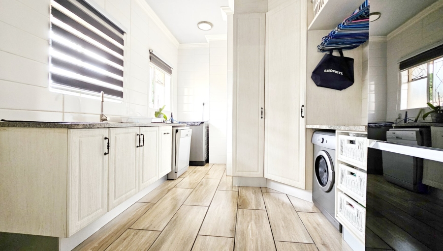 4 Bedroom Property for Sale in Three Rivers Proper Gauteng