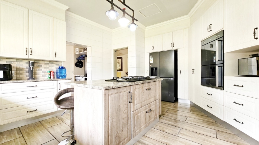 4 Bedroom Property for Sale in Three Rivers Proper Gauteng