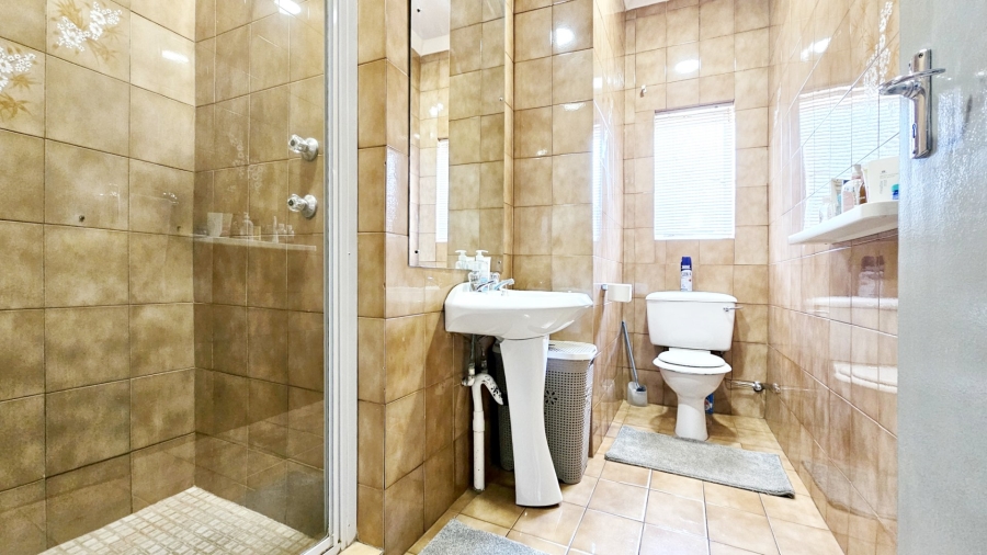 4 Bedroom Property for Sale in Three Rivers Proper Gauteng