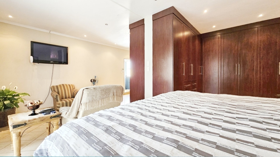 4 Bedroom Property for Sale in Three Rivers Proper Gauteng