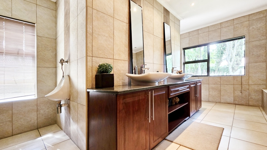 4 Bedroom Property for Sale in Three Rivers Proper Gauteng