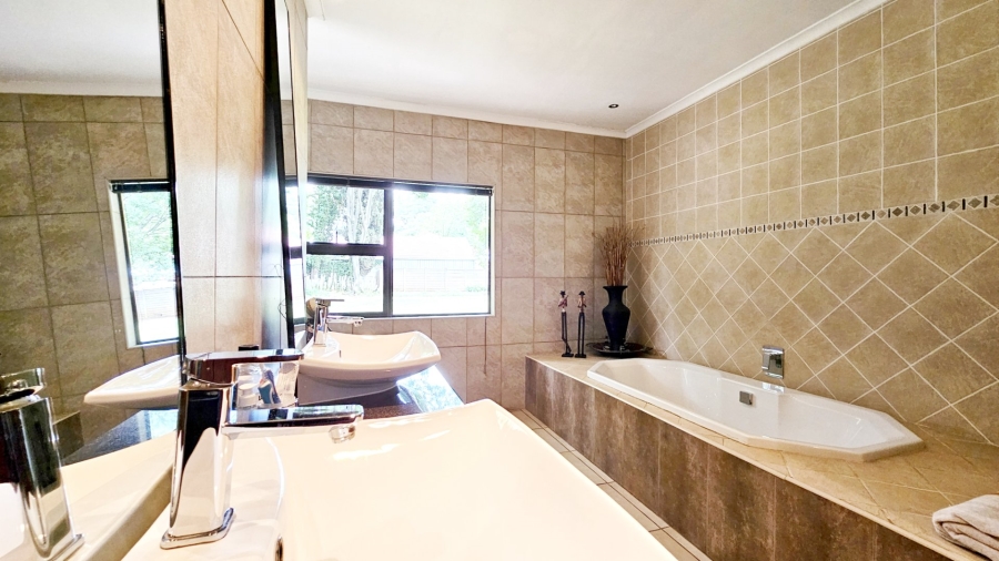 4 Bedroom Property for Sale in Three Rivers Proper Gauteng