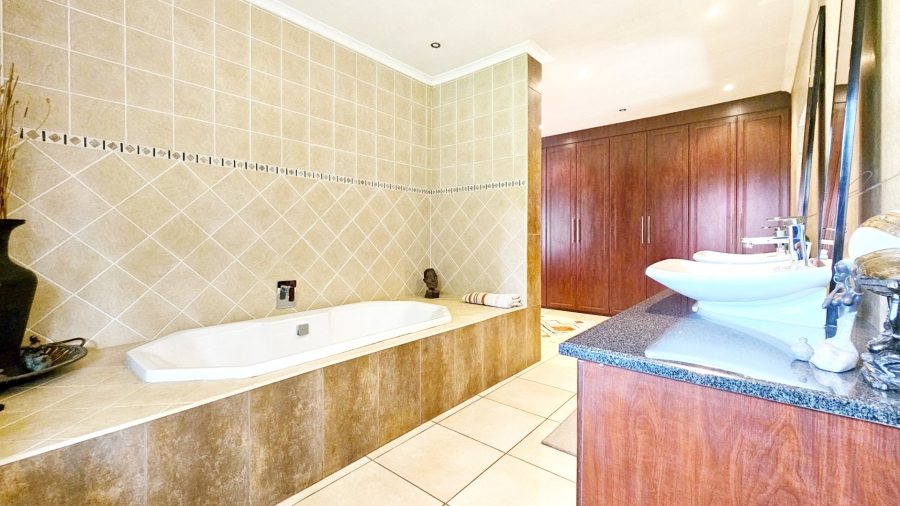 4 Bedroom Property for Sale in Three Rivers Proper Gauteng