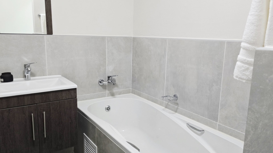 1 Bedroom Property for Sale in Lilianton Gauteng