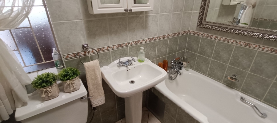 3 Bedroom Property for Sale in Magalieskruin Gauteng