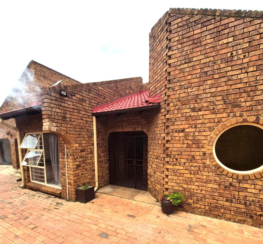 3 Bedroom Property for Sale in Country View Gauteng