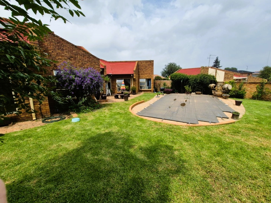 3 Bedroom Property for Sale in Country View Gauteng