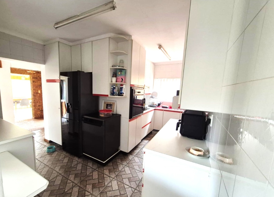 3 Bedroom Property for Sale in Country View Gauteng