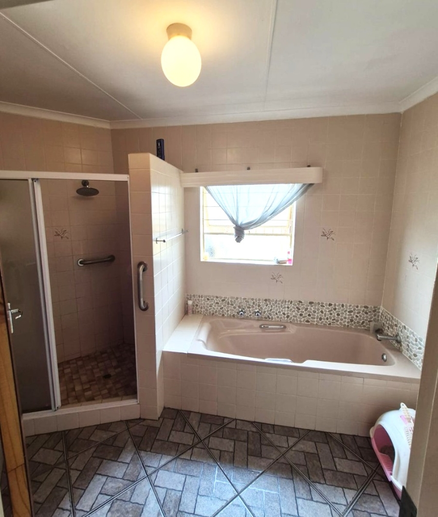 3 Bedroom Property for Sale in Country View Gauteng