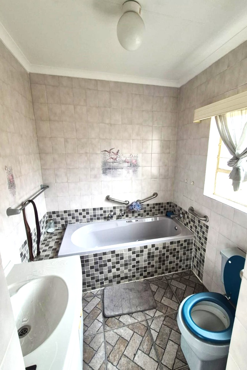 3 Bedroom Property for Sale in Country View Gauteng