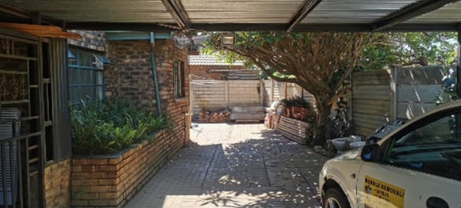 3 Bedroom Property for Sale in Kirkney Gauteng