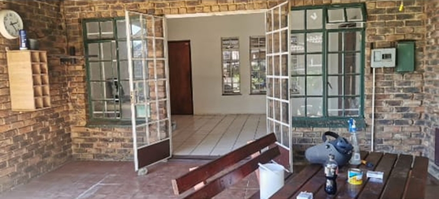 3 Bedroom Property for Sale in Kirkney Gauteng