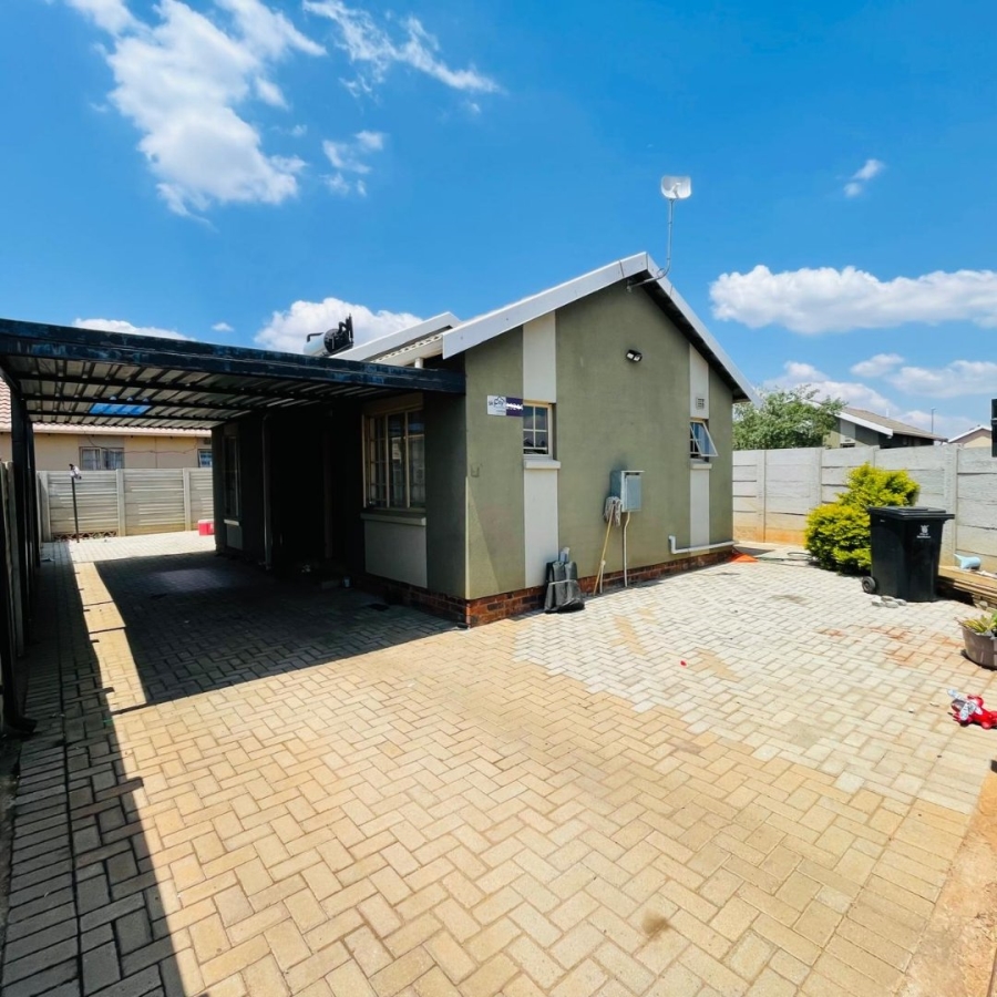 2 Bedroom Property for Sale in Sky City Gauteng