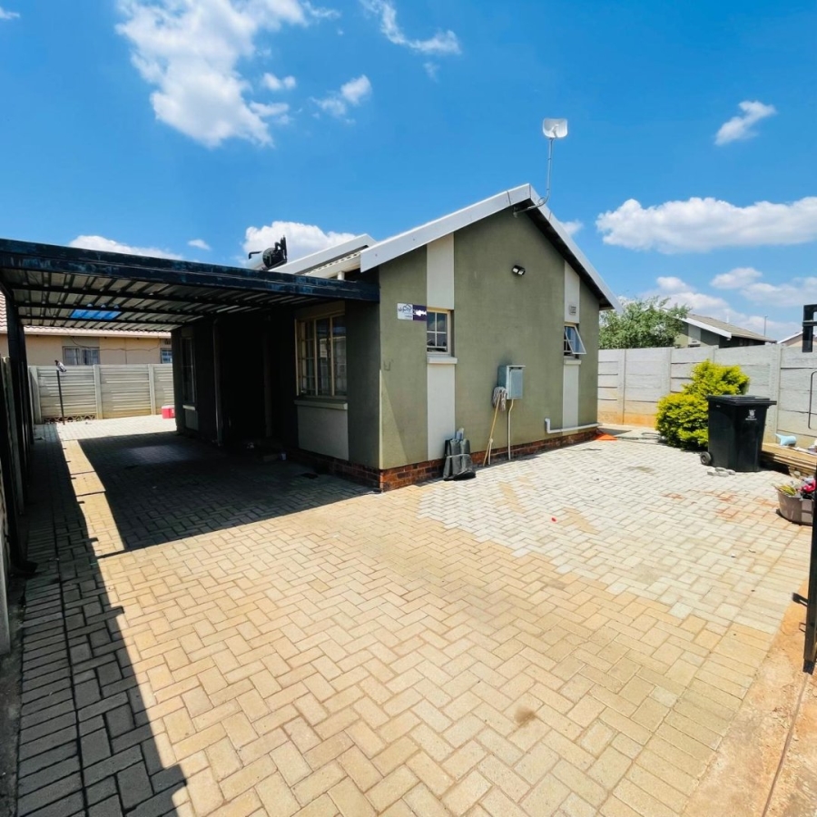 2 Bedroom Property for Sale in Sky City Gauteng