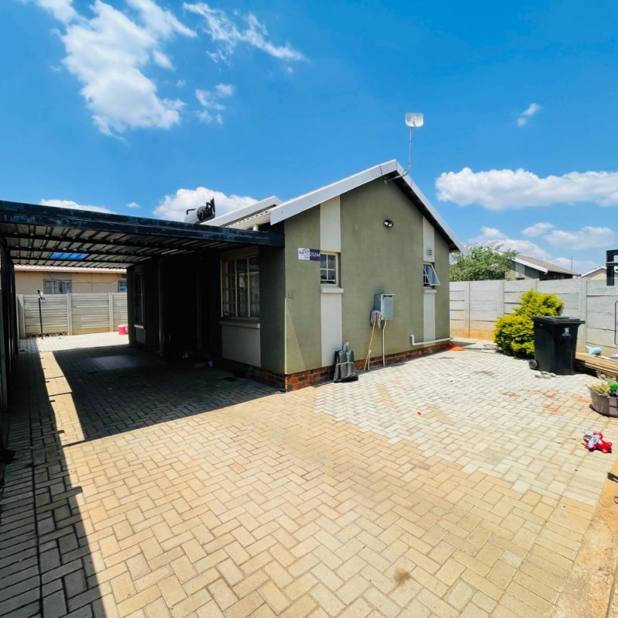 2 Bedroom Property for Sale in Sky City Gauteng