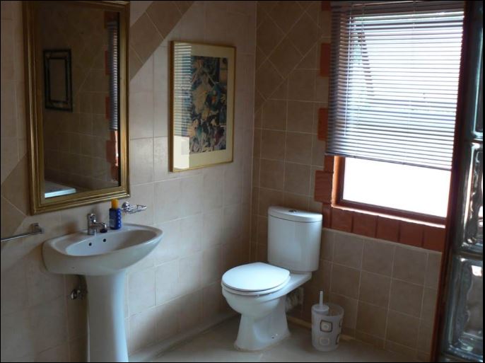 7 Bedroom Property for Sale in Glen Austin Gauteng