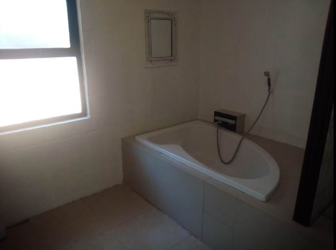 7 Bedroom Property for Sale in Glen Austin Gauteng