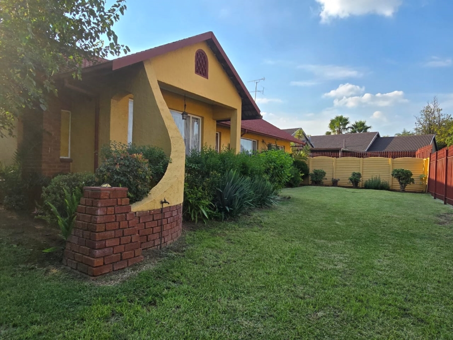 To Let 3 Bedroom Property for Rent in Marlands Gauteng