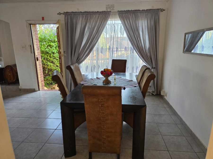 To Let 3 Bedroom Property for Rent in Marlands Gauteng