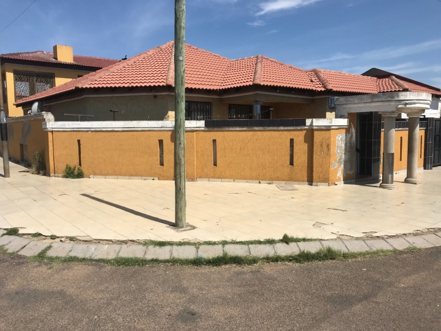 4 Bedroom Property for Sale in Kagiso Gauteng