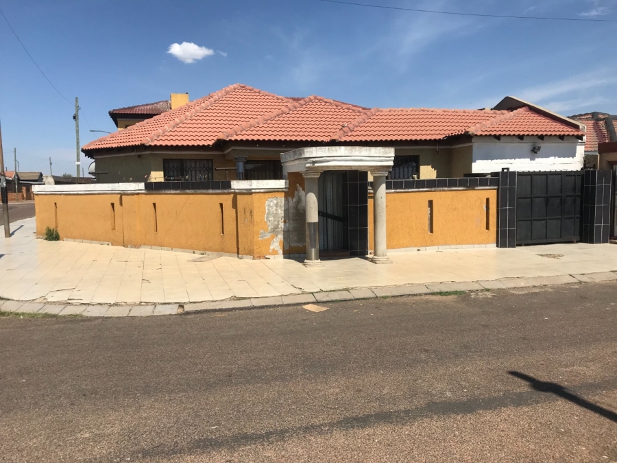 4 Bedroom Property for Sale in Kagiso Gauteng