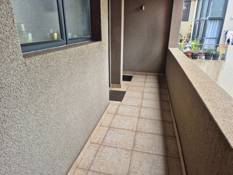 1 Bedroom Property for Sale in Rooihuiskraal North Gauteng