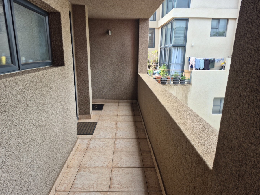 1 Bedroom Property for Sale in Rooihuiskraal North Gauteng