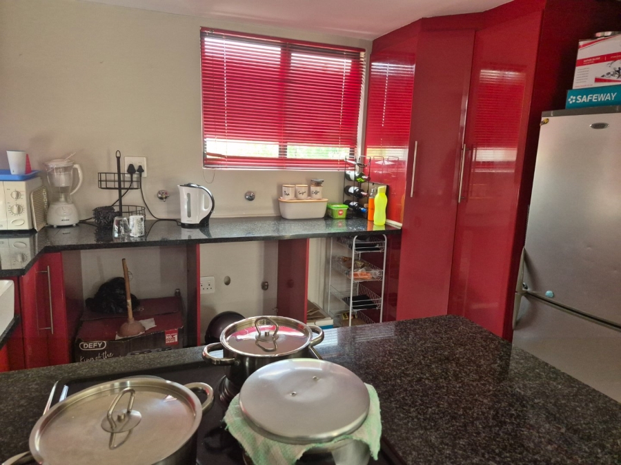 1 Bedroom Property for Sale in Rooihuiskraal North Gauteng