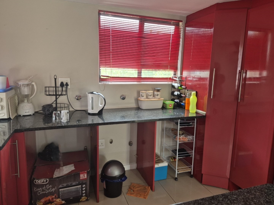 1 Bedroom Property for Sale in Rooihuiskraal North Gauteng