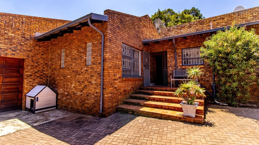 4 Bedroom Property for Sale in Mulbarton Gauteng