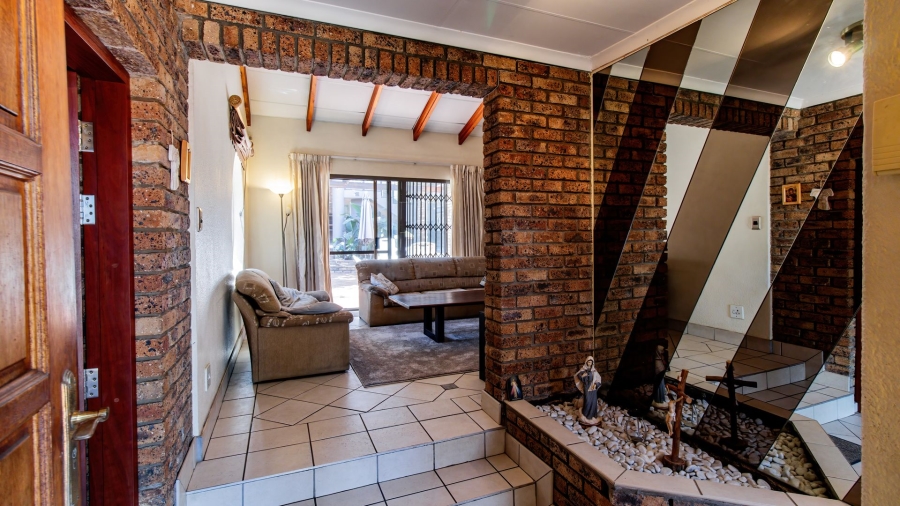 4 Bedroom Property for Sale in Mulbarton Gauteng