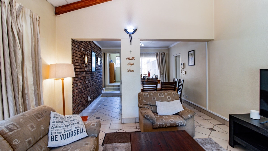 4 Bedroom Property for Sale in Mulbarton Gauteng