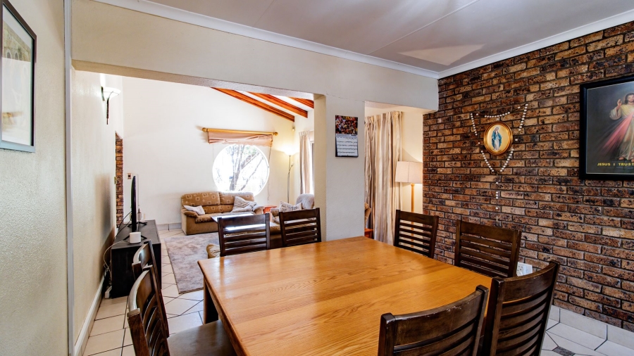 4 Bedroom Property for Sale in Mulbarton Gauteng