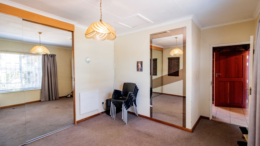 4 Bedroom Property for Sale in Mulbarton Gauteng