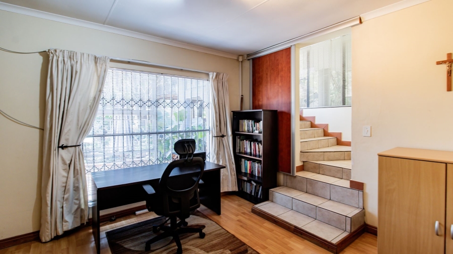 4 Bedroom Property for Sale in Mulbarton Gauteng