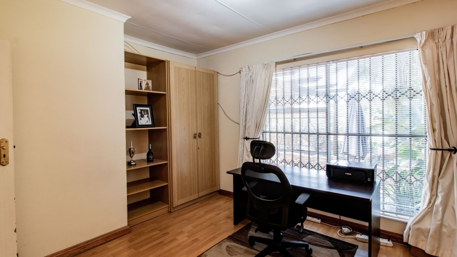 4 Bedroom Property for Sale in Mulbarton Gauteng