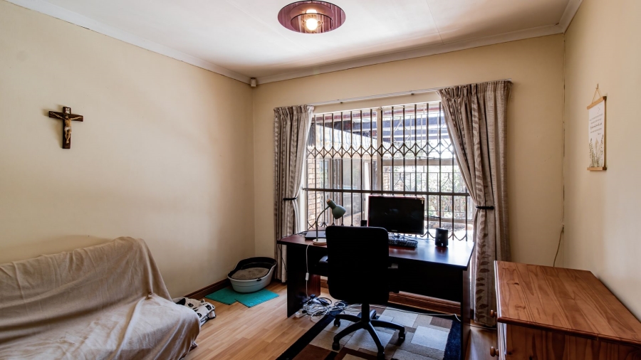 4 Bedroom Property for Sale in Mulbarton Gauteng