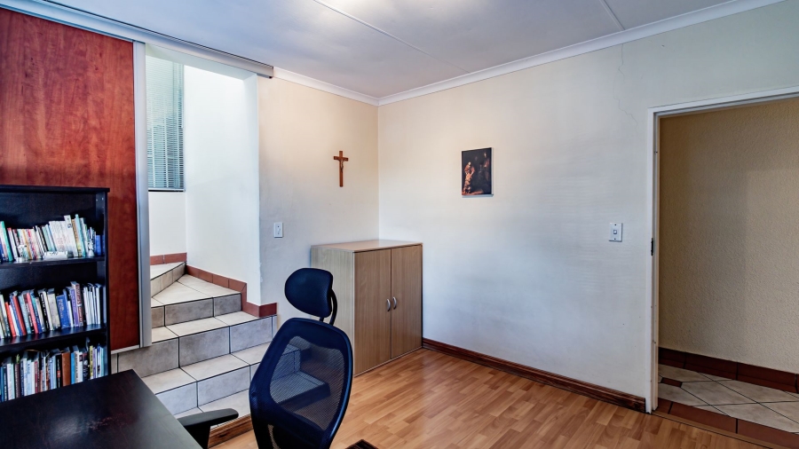 4 Bedroom Property for Sale in Mulbarton Gauteng