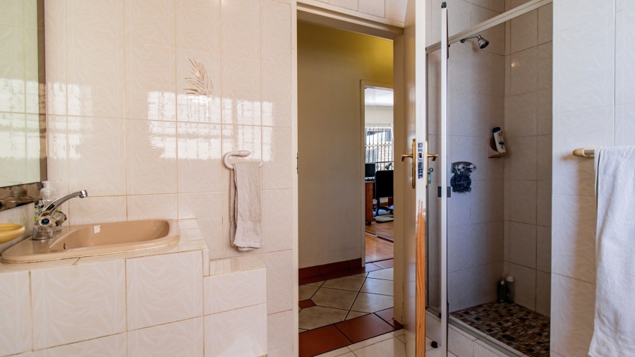 4 Bedroom Property for Sale in Mulbarton Gauteng