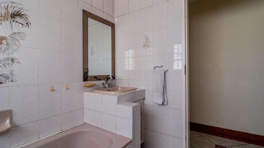 4 Bedroom Property for Sale in Mulbarton Gauteng