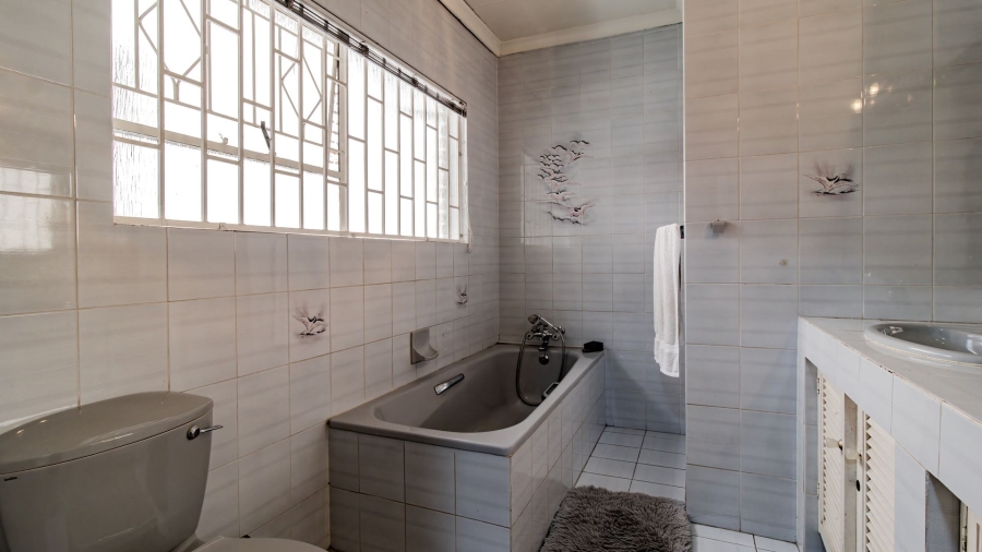 4 Bedroom Property for Sale in Mulbarton Gauteng